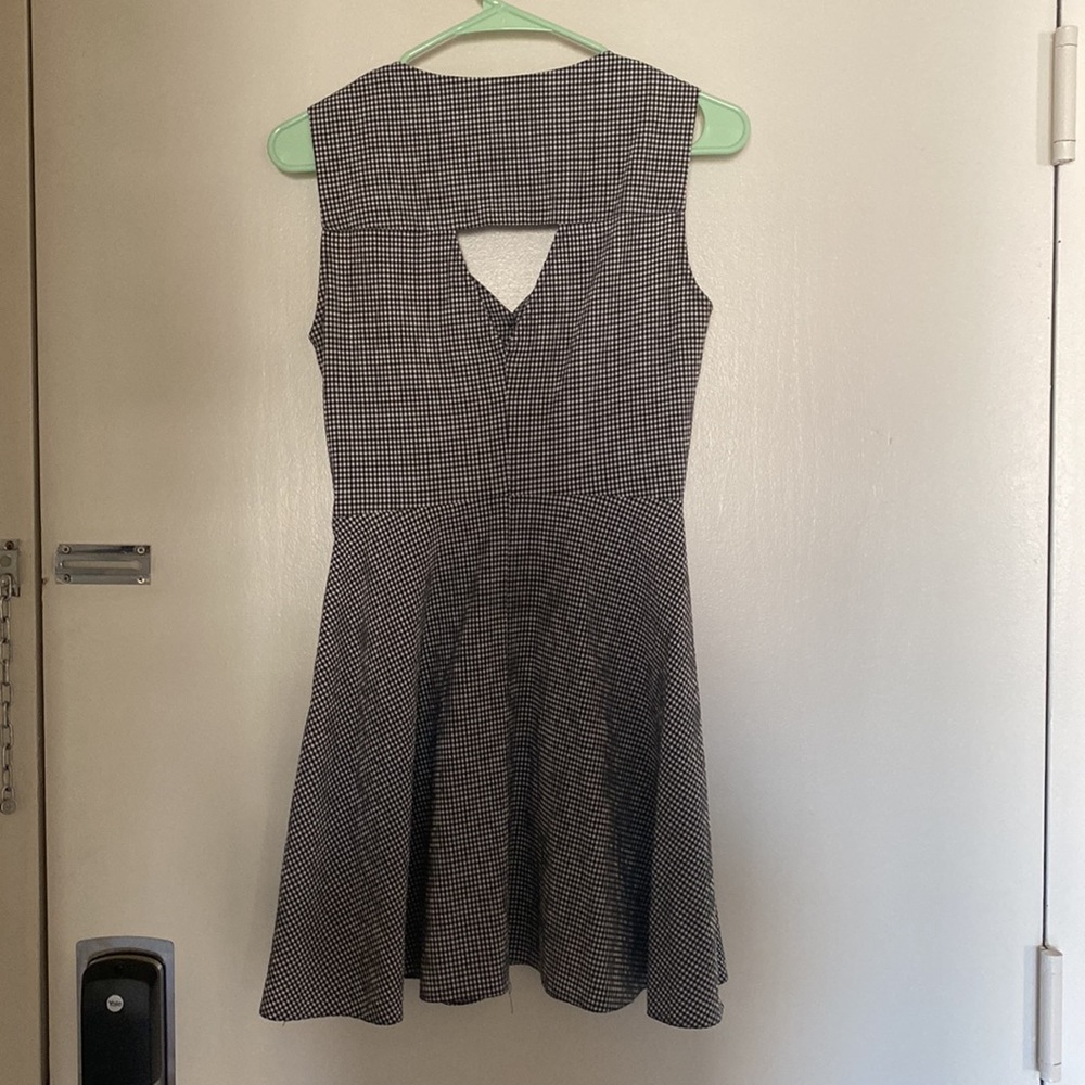 TOPSHOP Mini Dress Black & White Gingham Seersucker Cut Out Back sundress size 4 - Picture 6 of 7